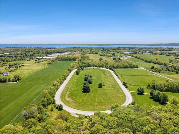 1396 Main Road, Jamesport NY 11947