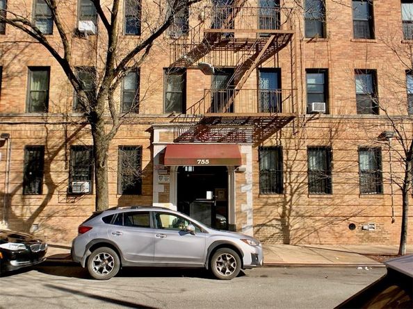 755 Oakland Place 2E, Bronx NY 10457