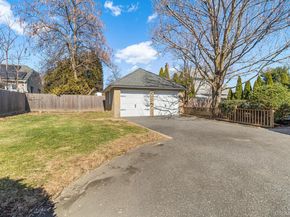 46 Riggs Place, Locust Valley NY 11560