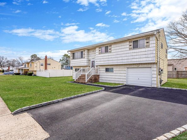42 Centerwood Street, West Babylon NY 11704