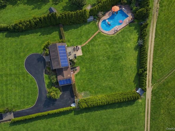 3935 Sound Avenue, Riverhead NY 11901