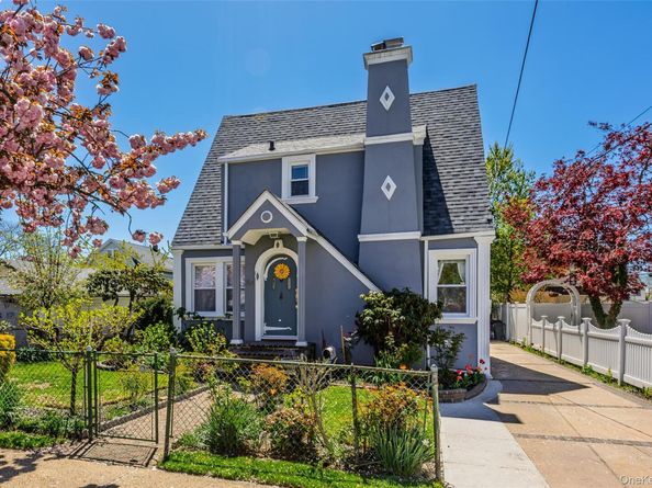 154 E Dean Street, Freeport NY 11520