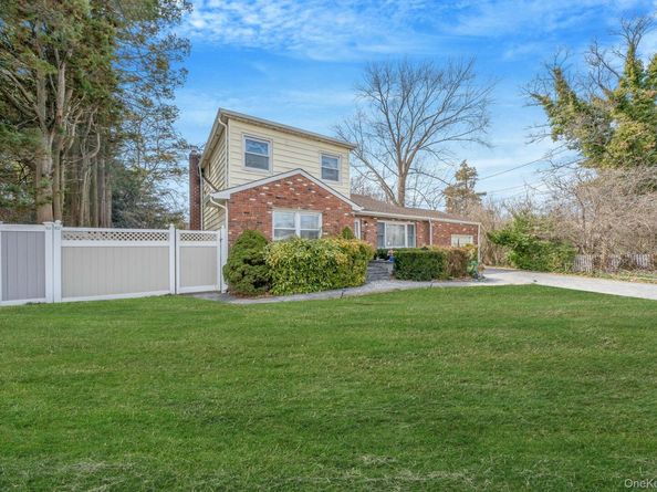 344 Woods Road, North Babylon NY 11703