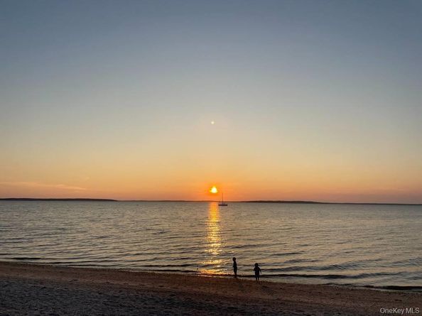 10 Bay View Road N, Southampton NY 11968