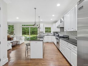 10 Bay View Road N, Southampton NY 11968