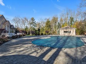 7 Pitch Pine Court, Northport NY 11768