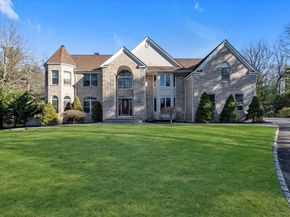 7 Pitch Pine Court, Northport NY 11768