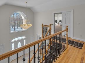 7 Pitch Pine Court, Northport NY 11768