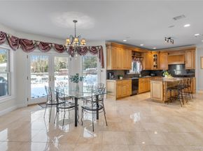 7 Pitch Pine Court, Northport NY 11768