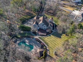 7 Pitch Pine Court, Northport NY 11768