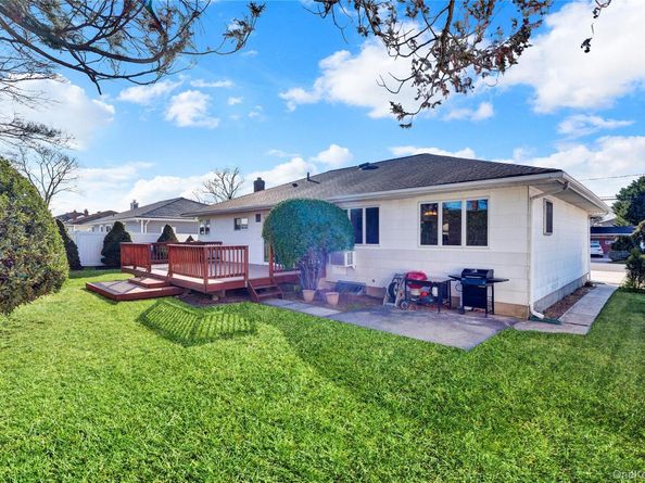 607 Saint George Avenue, North Babylon NY 11703