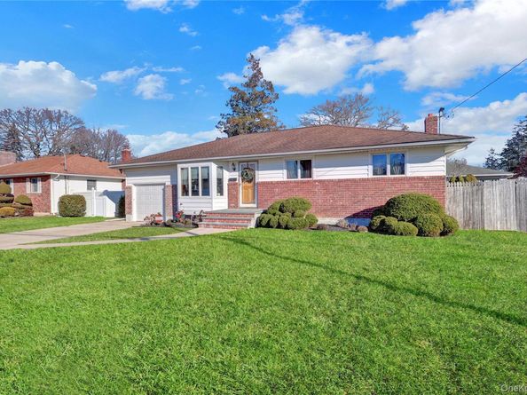 607 Saint George Avenue, North Babylon NY 11703