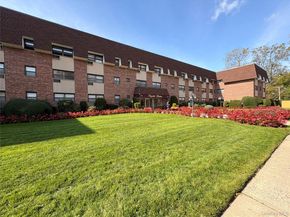 25 Elizabeth Street 3A, Farmingdale NY 11735