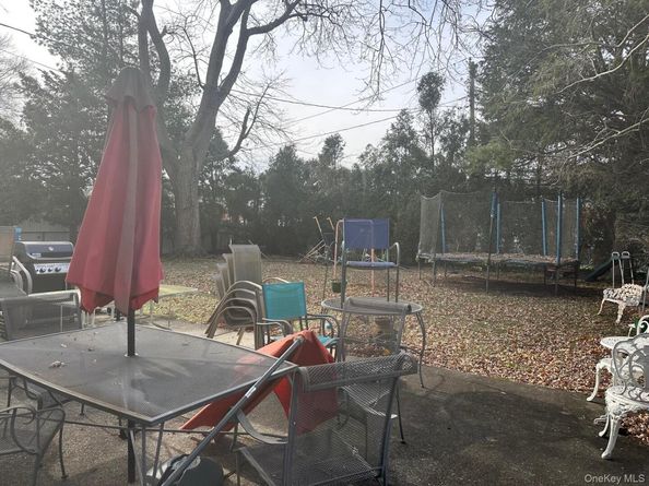 75 Melanie Lane, Syosset NY 11791