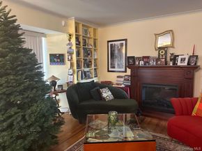 75 Melanie Lane, Syosset NY 11791