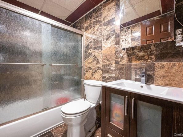 15007 85th Drive, Briarwood NY 11432