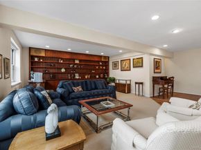 25 Chapel Place 2L, Great Neck NY 11021