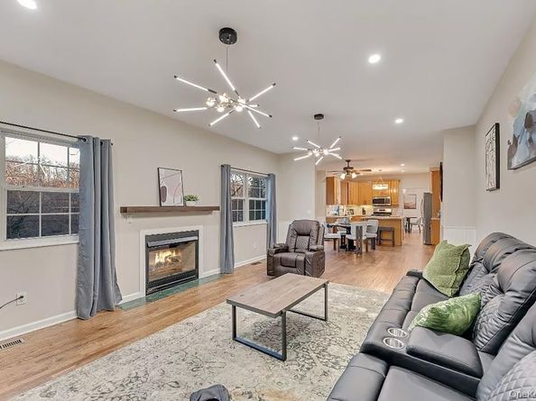 33 E Potter Lane NE, Halesite NY 11743