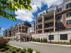 5000 Royal Court 5103, North Hills NY 11040