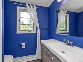 16 Deepdale Parkway, Roslyn Heights NY 11577