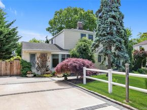 16 Deepdale Parkway, Roslyn Heights NY 11577