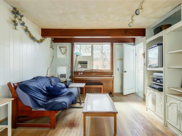 216-76 68TH Avenue 26119, Oakland Gardens NY 11364