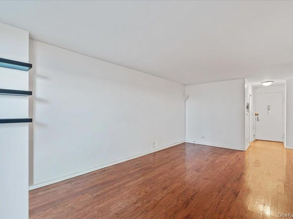 17-85 215 Street 5L, Bayside NY 11360