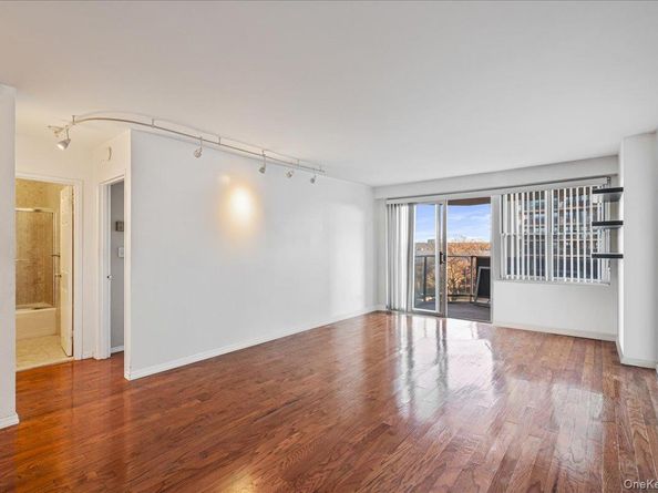 17-85 215 Street 5L, Bayside NY 11360