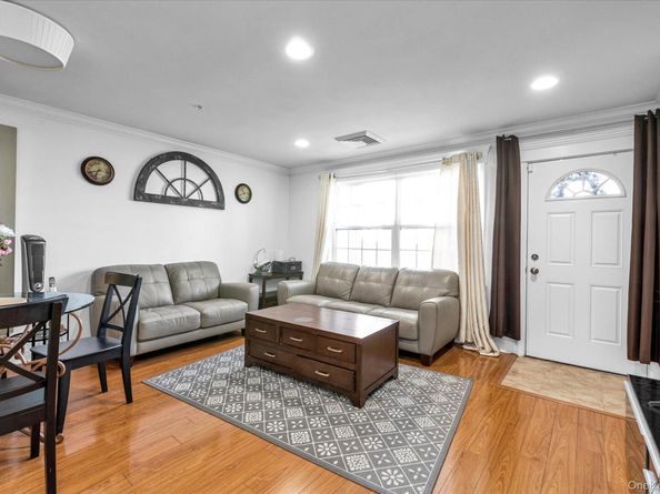 817 Willow Lane, Valley Stream NY 11580