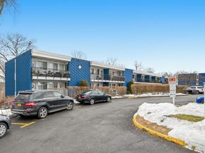 1 Wyndover Woods Lane 2, White Plains NY 10603