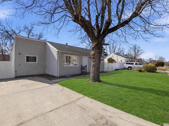 17 Cedar Street, Central Islip NY 11722