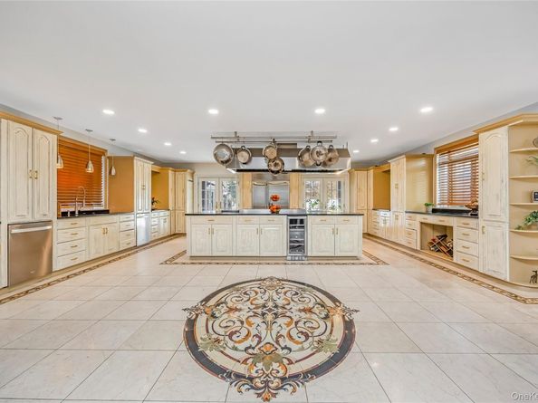 47-56 Glenwood Street, Little Neck NY 11362