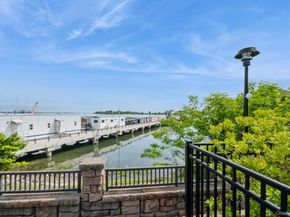 13 Island Point 13, Bronx NY 10464