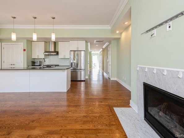 13 Island Point 13, Bronx NY 10464