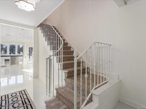 13 Arbor Place, Glen Cove NY 11542