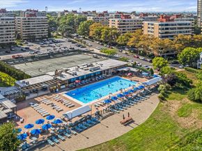 7-24 166th Street 8C, Beechhurst NY 11357