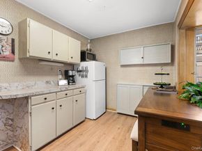 22 Greenway Circle, Syosset NY 11791