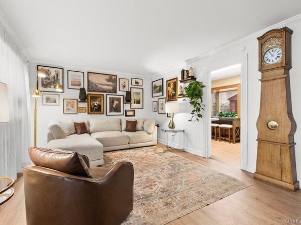 22 Greenway Circle, Syosset NY 11791