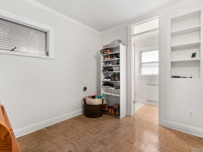 22 Greenway Circle, Syosset NY 11791