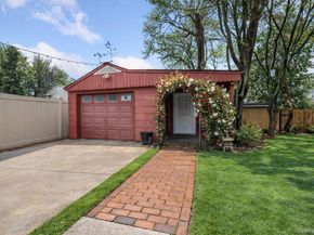 22 Greenway Circle, Syosset NY 11791