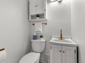 22 Greenway Circle, Syosset NY 11791