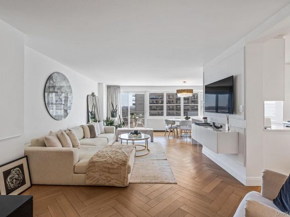 1805 215th Street 8M, Bayside NY 11360