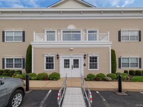 418 Willow Lane, Valley Stream NY 11580