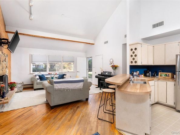 19 Florence Road, Hampton Bays NY 11946