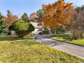 19 Florence Road, Hampton Bays NY 11946