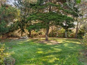 19 Florence Road, Hampton Bays NY 11946