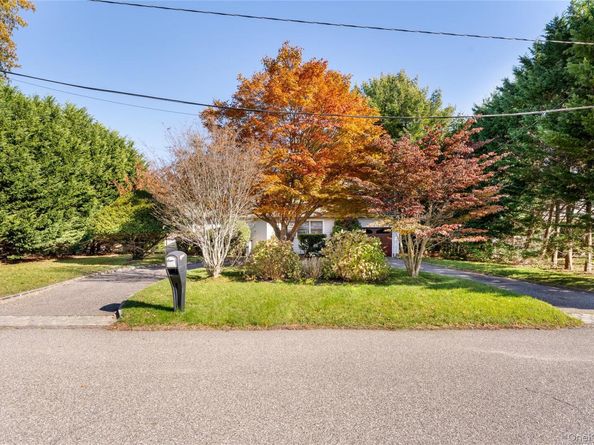 19 Florence Road, Hampton Bays NY 11946