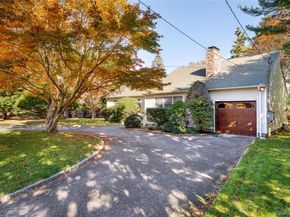19 Florence Road, Hampton Bays NY 11946