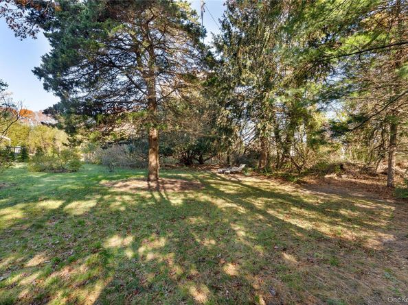 19 Florence Road, Hampton Bays NY 11946