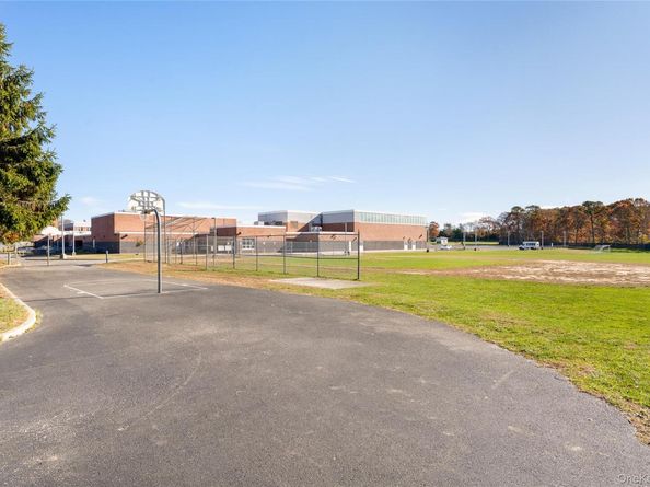 19 Florence Road, Hampton Bays NY 11946